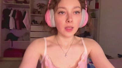 AvaCua — 在 cam4 直播的网络摄像头模特