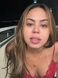 lariic — 在 stripchat 直播的网络摄像头模特