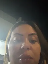 lariic — 在 stripchat 直播的网络摄像头模特