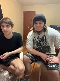 desiredude9 — 在 stripchat 直播的网络摄像头模特