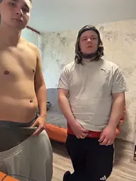 desiredude9 — 在 stripchat 直播的网络摄像头模特
