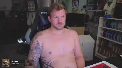 German_Prince — 在 cam4 直播的网络摄像头模特