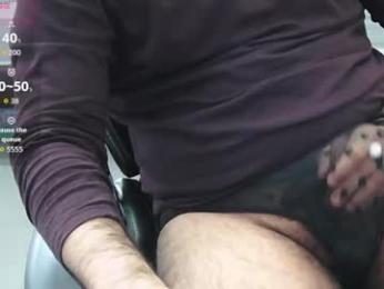 handyman732438 — 在 chaturbate 直播的网络摄像头模特