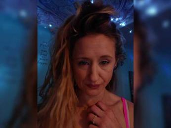 MissHunyBunz69 — Bongacams stream photo (Mar 2025)