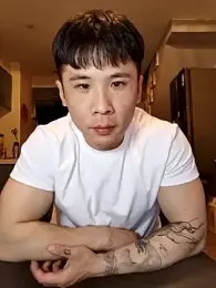 day-18 — 在 stripchat 直播的网络摄像头模特