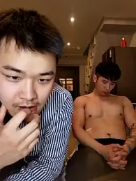 day-18 — 在 stripchat 直播的网络摄像头模特