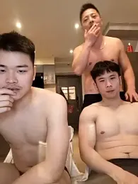 day-18 — 在 stripchat 直播的网络摄像头模特