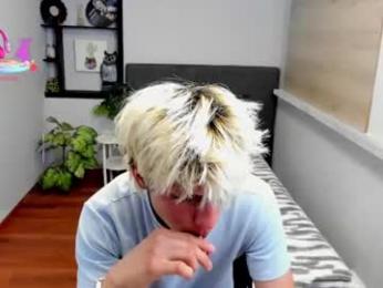stich_23 — 在 chaturbate 直播的网络摄像头模特