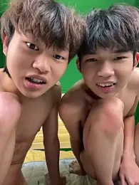 -OvO- — 在 stripchat 直播的网络摄像头模特