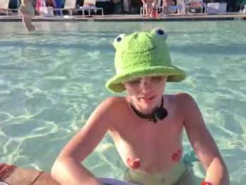 emmasky69 — 在 chaturbate 直播的网络摄像头模特