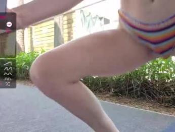 emmasky69 — 在 chaturbate 直播的网络摄像头模特