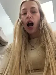 kira_mia — Stripchat stream photo (Jan 2026)