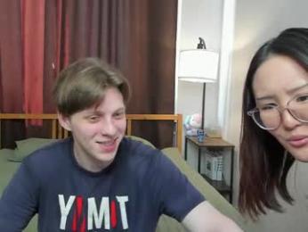 blossomandbee — 在 chaturbate 直播的网络摄像头模特