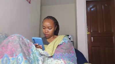 Atara_Seren — Cam4 stream photo (May 2026)