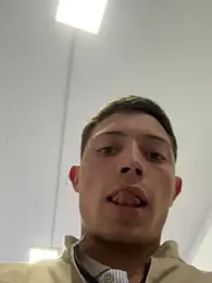 santiObrero — 在 stripchat 直播的网络摄像头模特