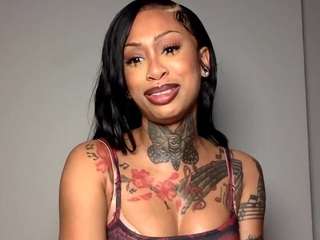 trinityteighlour — 在 camsoda 直播的网络摄像头模特