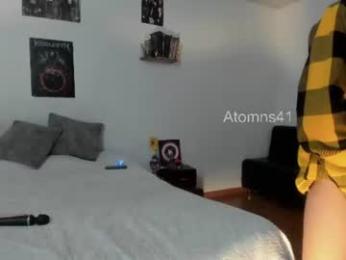 atomns41 — 在 chaturbate 直播的网络摄像头模特