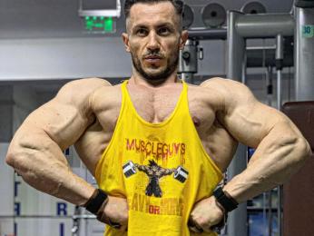 PumpIron — 在 livejasmin 直播的网络摄像头模特