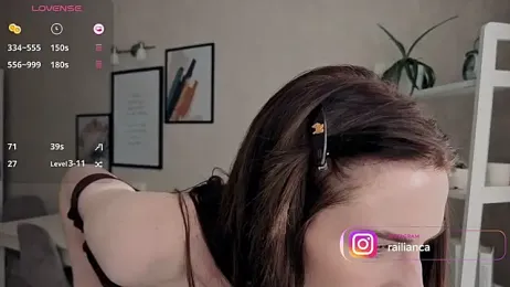 Camilla_Railian — 在 stripchat 直播的网络摄像头模特