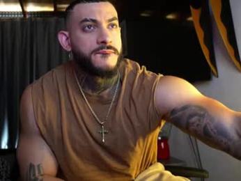 jackson__cottonwood — 在 chaturbate 直播的网络摄像头模特