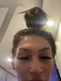 lizz_lunna — 在 stripchat 直播的网络摄像头模特