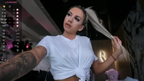 LisaAkira — 在 stripchat 直播的网络摄像头模特