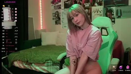 Traharaa — Stripchat stream photo (Mar 2026)