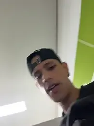 HarryGaze — 在 stripchat 直播的网络摄像头模特