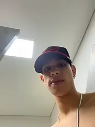 HarryGaze — 在 stripchat 直播的网络摄像头模特