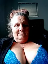 MissQueenBeex — Stripchat stream photo (Apr 2025)