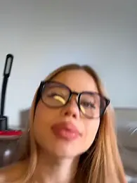 curchez_ — Stripchat stream photo (Mar 2026)