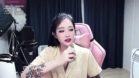 SHENSHEN-2025 — Stripchat stream photo (Oct 2025)