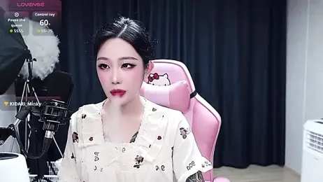 SHENSHEN-2025 — Stripchat stream photo (Oct 2025)