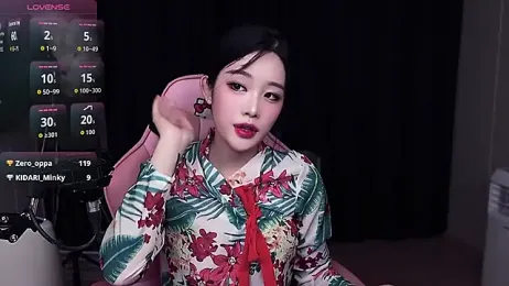 SHENSHEN-2025 — Stripchat stream photo (Oct 2025)