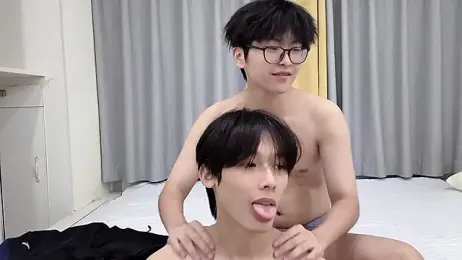 fangwei001 — 在 stripchat 直播的网络摄像头模特