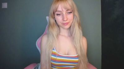 LuciaAdorable — Cam4 stream photo (Apr 2026)