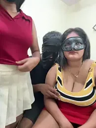 MAYRA_LOVES — 在 stripchat 直播的网络摄像头模特