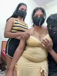 MAYRA_LOVES — 在 stripchat 直播的网络摄像头模特