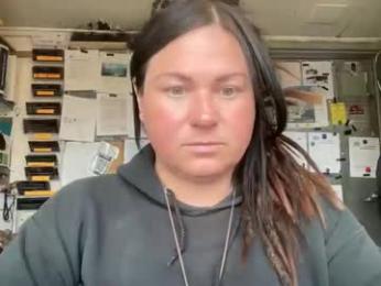 ambermoss7 — 在 chaturbate 直播的网络摄像头模特