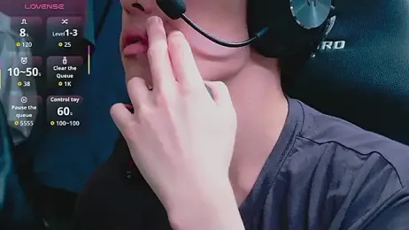 Pui-Ch — Stripchat stream photo (Aug 2025)