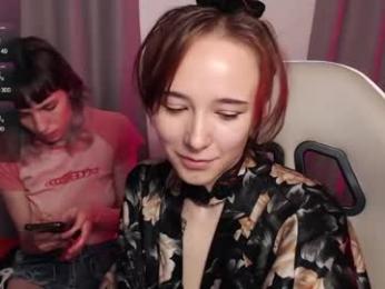 robin_yours — Chaturbate stream photo (May 2026)