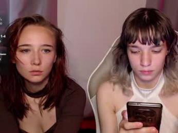 robin_yours — Chaturbate stream photo (May 2026)