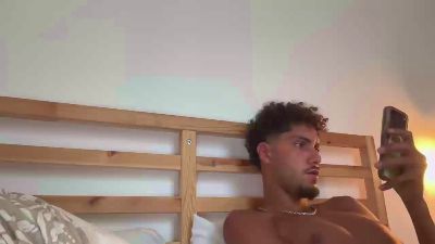 roma2220 — 在 cam4 直播的网络摄像头模特