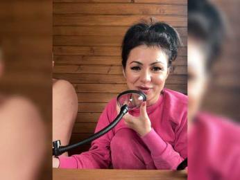 RIM-and-ARI — 在 bongacams 直播的网络摄像头模特