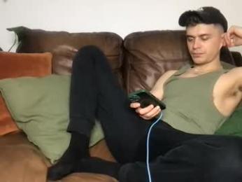 camdoattitude — 在 chaturbate 直播的网络摄像头模特