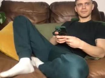 camdoattitude — 在 chaturbate 直播的网络摄像头模特