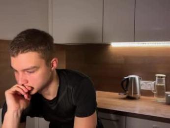 ben_harmon — 在 chaturbate 直播的网络摄像头模特