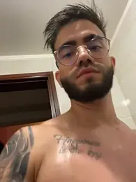 King_Draven3 — 在 stripchat 直播的网络摄像头模特