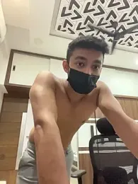 Dark_2465 — 在 stripchat 直播的网络摄像头模特