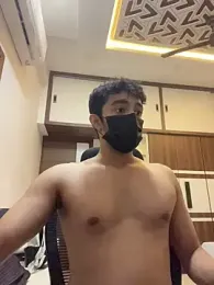 Dark_2465 — 在 stripchat 直播的网络摄像头模特